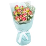 Букет из 11 ярко-розовых роз и гипсофил